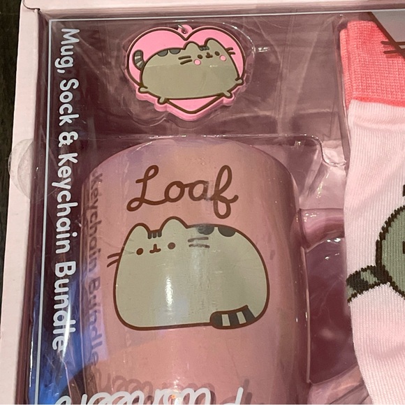 CultureFly Pusheen "Lazy Loaf" Mug, Sock & Keychain - Picture 3 of 4